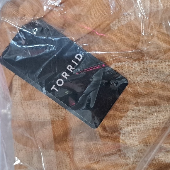 NWT TORRID 'LIVE WILDLY' SUPER SOFT SLUM JERSEY TEE - Picture 4 of 4